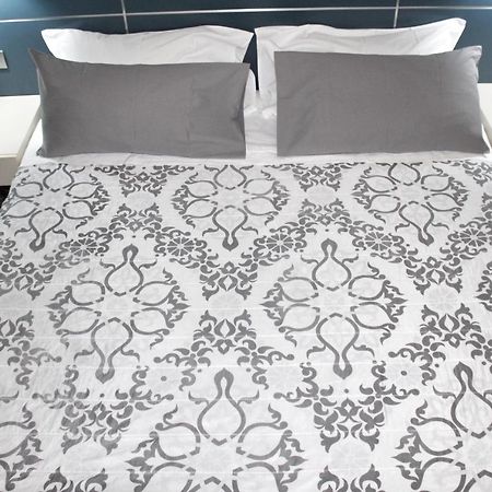 Cosenza Luxury Apartment ภายนอก รูปภาพ