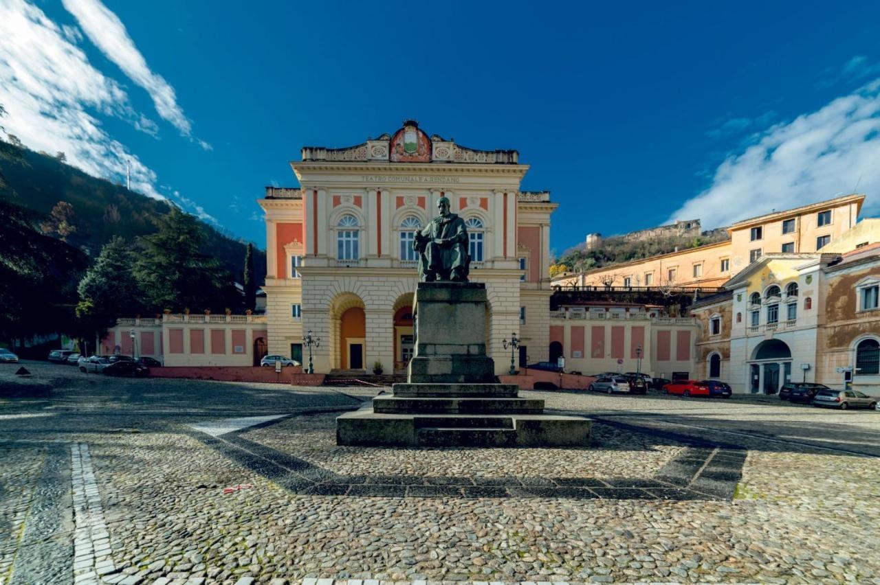 Cosenza Luxury Apartment ภายนอก รูปภาพ