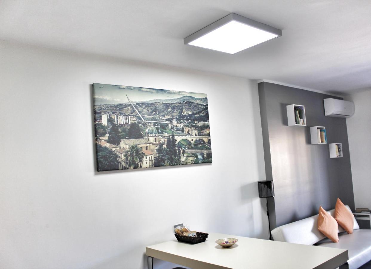Cosenza Luxury Apartment ภายนอก รูปภาพ
