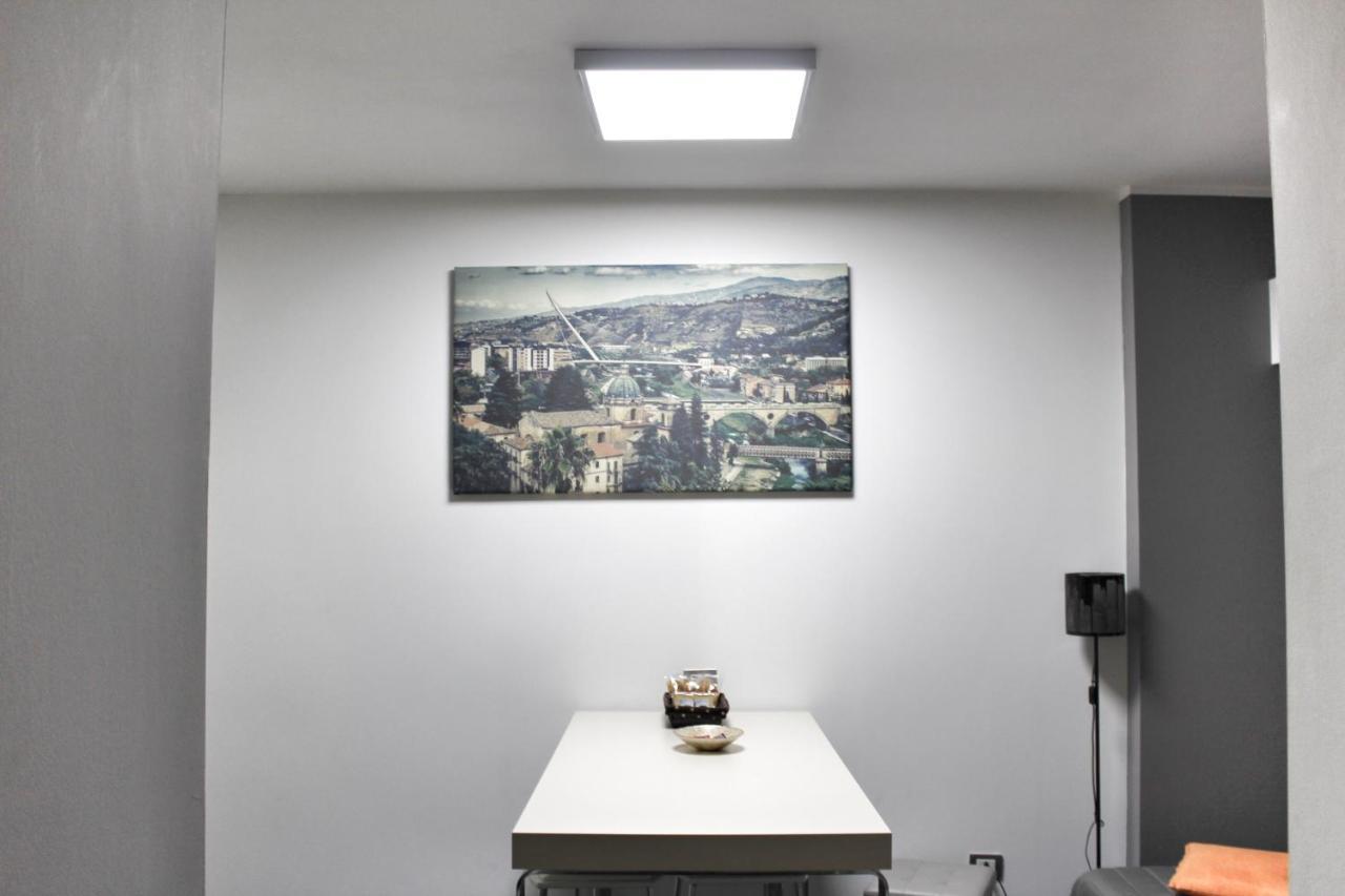 Cosenza Luxury Apartment ภายนอก รูปภาพ