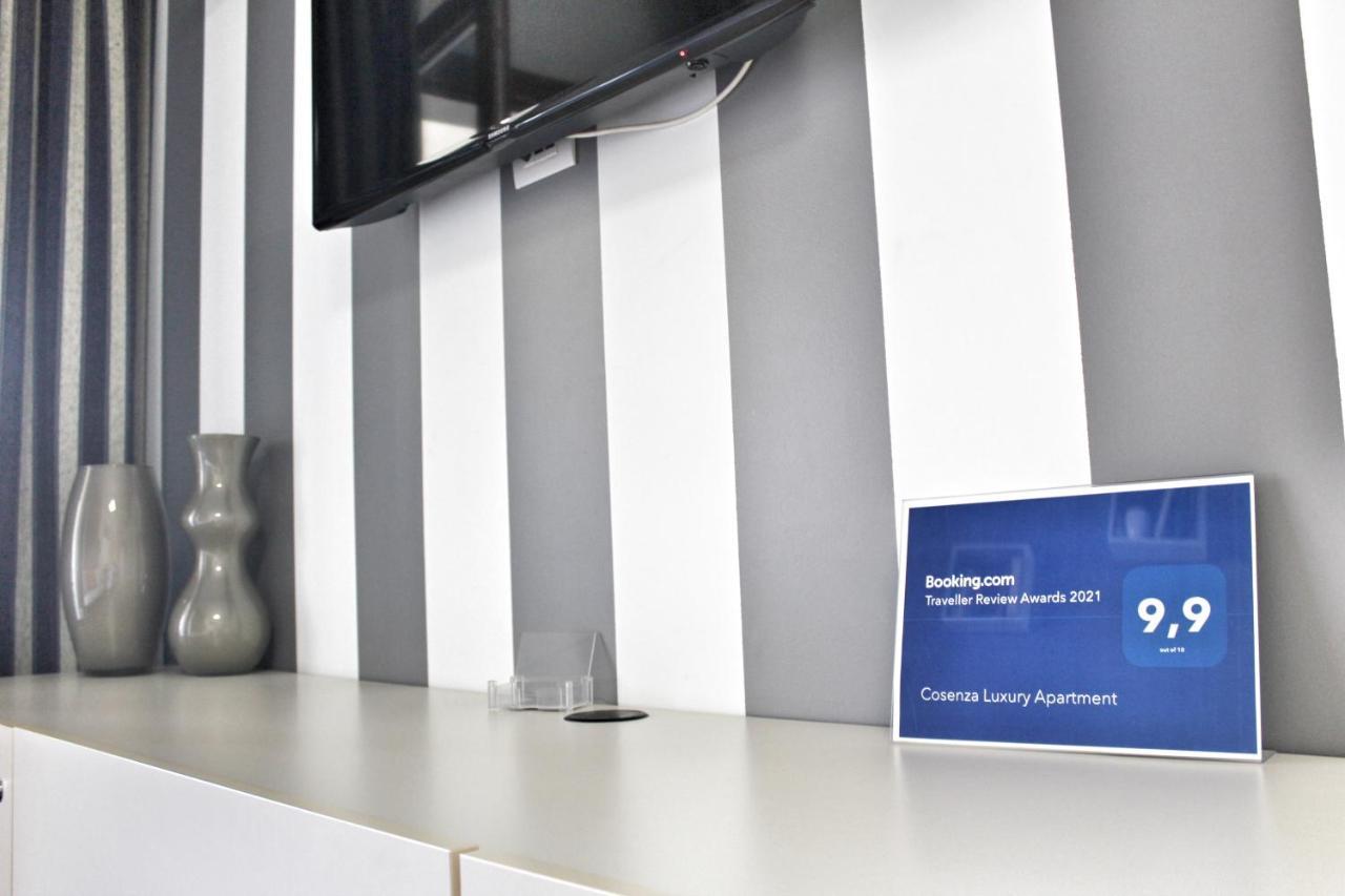 Cosenza Luxury Apartment ภายนอก รูปภาพ